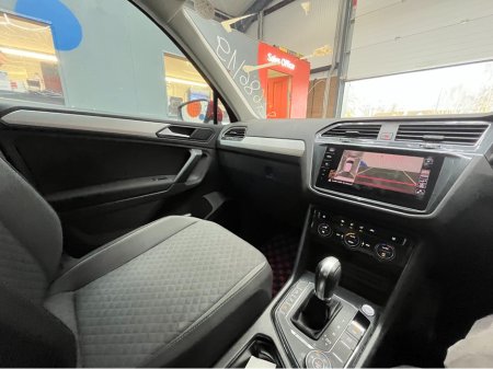 2019 Volkswagen Tiguan €25950! 2019 VOLKSWAGEN TIGUAN TDI 4MOTION COMFORT LINE 2.0 AUTOMATIC / CRUISE CONTROL / 360° PARKING CAMERA AND MORE €25,950 thumbnail