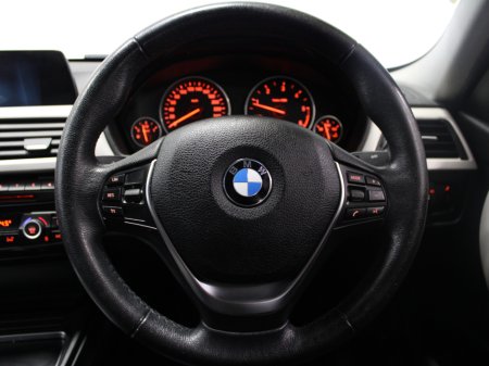 2018 BMW 3 Series - thumbnail 16