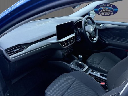 2022 Ford Focus - view 3