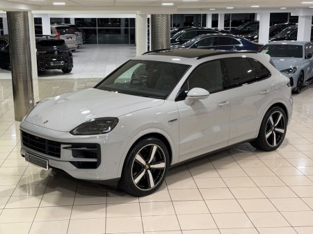 2025 Porsche Cayenne 3.0 V6 E-HYBRID=LOW MILES//HUGE SPEC//AS NEW=2 YEAR WARRANTY=TAILORED FINANCE PACKAGES AVAILABLE=TRADE IN'S WELCOME €114,995 thumbnail