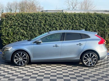 2017 Volvo V40 - thumbnail 3