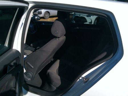 2016 Volkswagen Golf - thumbnail 10