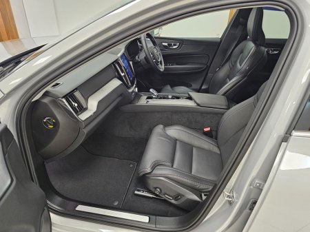 2025 Volvo XC60 - thumbnail 24