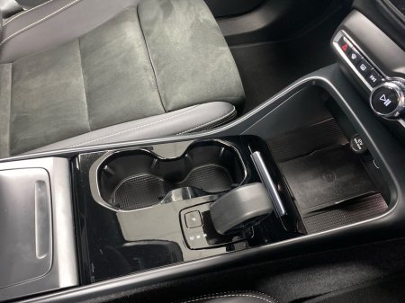 2022 Volvo XC40 - thumbnail 16