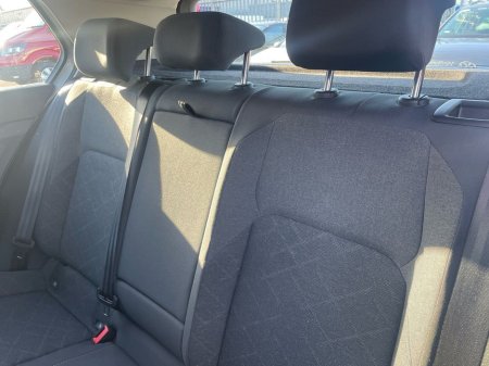 2024 Volkswagen Golf 2.0 TDI 115HP Life €28,975 thumbnail