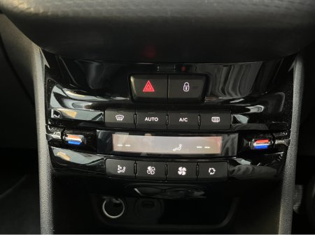 2017 Peugeot 2008 €12950 2017 PEUGEOT 2008 CROSS CITY 1.2 AUTOMATIC / CRUISE CONTROL AND MORE €12,950 thumbnail