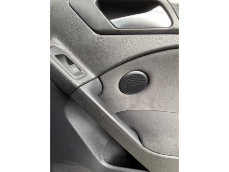 2010 Volkswagen Golf - thumbnail 30