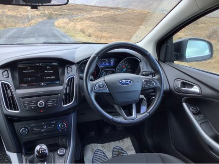 2016 Ford Focus - thumbnail 15