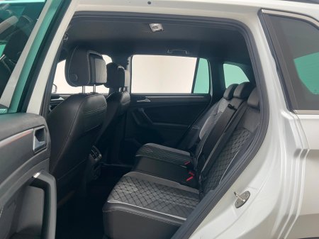 2023 Volkswagen Tiguan R-LINE 1.4 TSI PHEV DSG €36,990 thumbnail