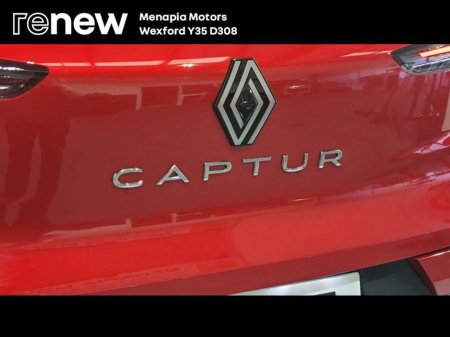 2026 Renault Captur TCe 115 Evolution €32,990 thumbnail