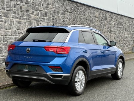 2022 Volkswagen T-Roc DESIGN 1.0 TSI 110HP 5DR €23,950 thumbnail