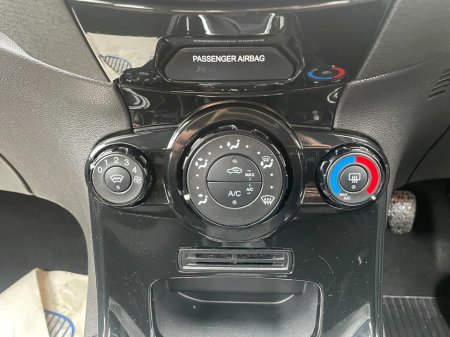 2015 Ford Fiesta - thumbnail 13