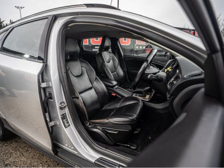 2014 Volvo V40 2014 Volvo V40 Cross Country Auto/New NCT/Warranty €10,888 thumbnail