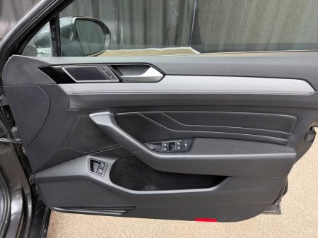 2022 Volkswagen Passat GTE S-A DSG €25,450 thumbnail