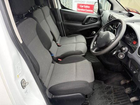 2019 Peugeot Partner  €10,995 thumbnail