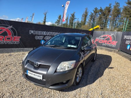 2009 Toyota Auris - view 2