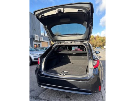 2022 Toyota Corolla 1.8 Hybrid Luna Saloon €20,250 thumbnail