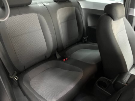 2015 Volkswagen Beetle - thumbnail 11