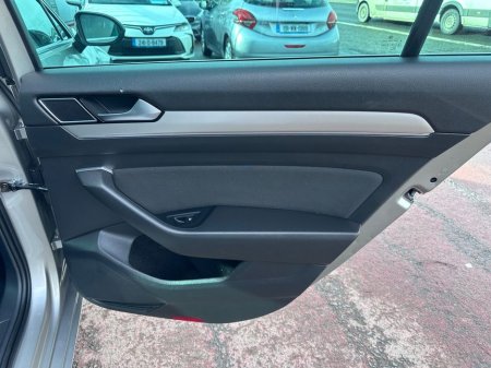 2017 Volkswagen Passat - thumbnail 18