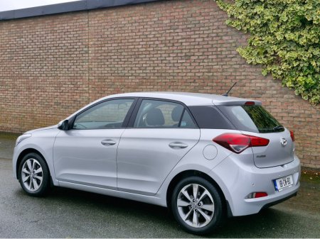 2018 Hyundai i20 DELUXE Finance Available €9,994 thumbnail