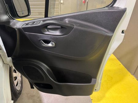 2020 Nissan NV300 - thumbnail 29