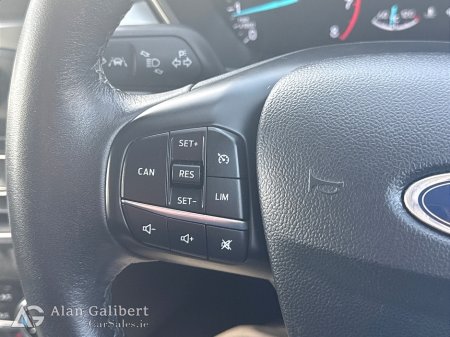 2019 Ford Focus - thumbnail 16