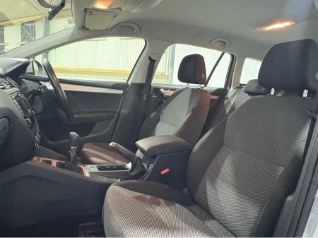 2016 Skoda Octavia 1.6 TDI 11 110HP 4DR COMBI AMBITION €9,950 thumbnail