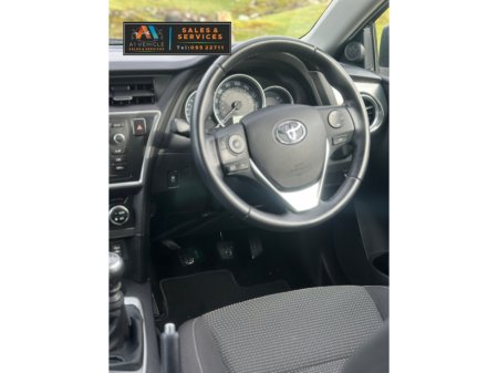 2015 Toyota Auris - thumbnail 13