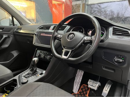 2020 Volkswagen Tiguan €27950! 2020 VOLKSWAGEN TIGUAN TDI 4MOTION CONFORT LINE 2.0 AUTOMATIC / CRUISE CONTROL / 360° PARKING CAMERA / APPLE CARPLAY AND MORE €27,950 thumbnail