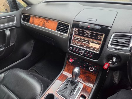2012 Volkswagen Touareg 3.0 TDI V6 SE BLUE TECH 5DR AUTO €12,950 thumbnail