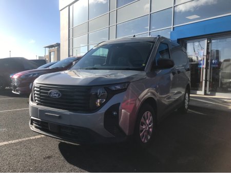 2025 Ford Transit Courier Trend Model