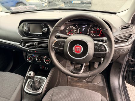 2017 Fiat Tipo HB 1.4 95BHP LOUNGE 5DR €9,950 thumbnail