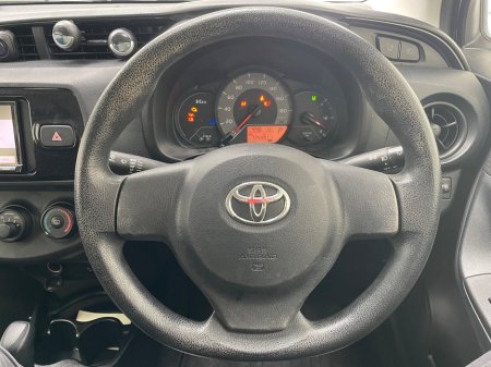 2018 Toyota Yaris - thumbnail 22
