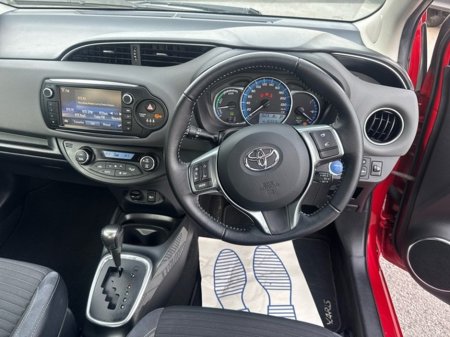 2016 Toyota Yaris - thumbnail 8