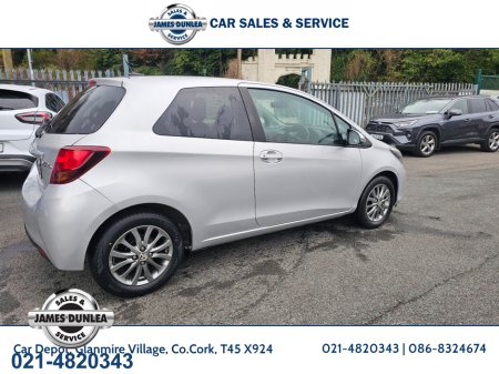 2016 Toyota Yaris - thumbnail 6