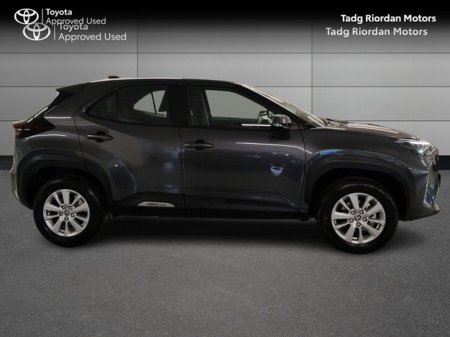 2025 Toyota Yaris Cross LUNA €30,950 thumbnail