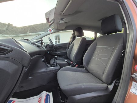 2013 Ford Fiesta - thumbnail 2