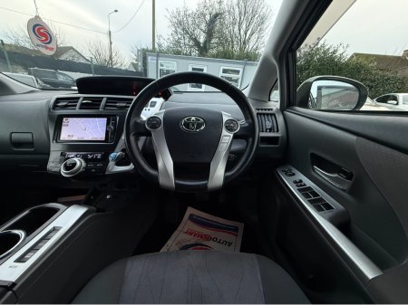 2014 Toyota Prius Alpha - thumbnail 13