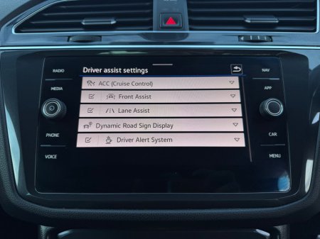 2021 Volkswagen Tiguan LIFE 2.0 TDI MANUAL 6SPEED FWD 122BHP 5 5DR €26,800 thumbnail