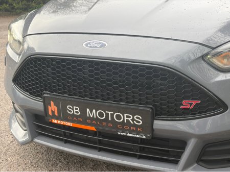 2017 Ford Focus - thumbnail 10