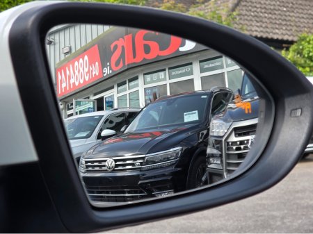 2020 Volkswagen Golf 1.4 FULL LEATHER SEATS ELECTRIC MEMORY SEATS  NAVI VIRTUAL CLOCKS ANDROID AUTO CARPLAY BLIND SPOT REAR TRAFFIC ASSIST ROAD SIGN RECOGNIZING  LANE ASSIST LOW TAX BAND €22,950 thumbnail