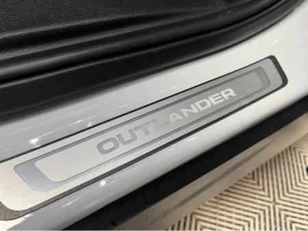 2023 Mitsubishi Outlander - thumbnail 8