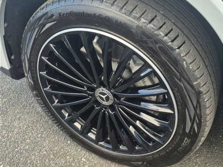 2025 Mercedes-Benz 300 - thumbnail 10