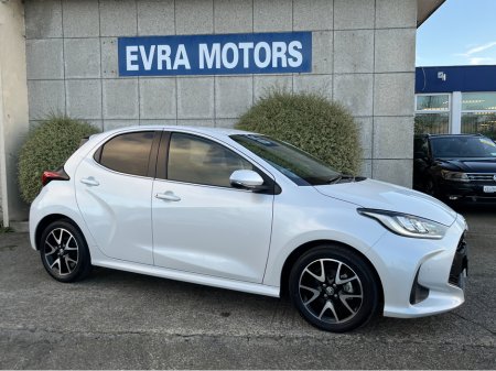 2022 Toyota Yaris Z HYBRID AUTOMATIC 1.5 PETROL //360 PARKING CAMERAS//HEATED SEATS AND STEERING WHEEL// €18,950