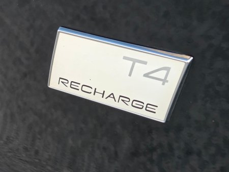 2022 Volvo XC40 R-DESIGN T4 RECHARGE €27,950 thumbnail