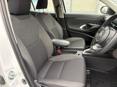 2023 Toyota Yaris Cross LUNA HYBRID AUTOMATIC // REAR CAMERA // AIR CON // SMART ENTRY/SMART START // TOYOTA SAFETY SENSE // FULL WARRANTY €27,445 thumbnail