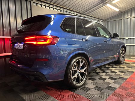 2021 BMW X5 xDrive45e M Sport €52,900 thumbnail
