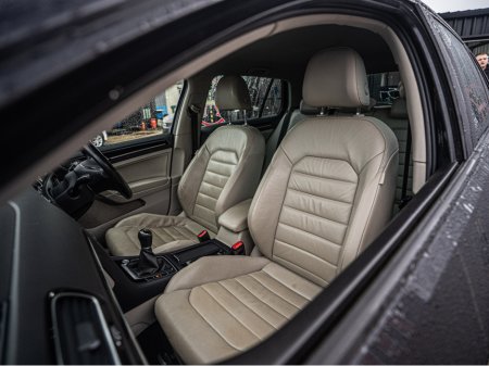 2017 Volkswagen Golf 2017 VW Golf 1.2tsi HIGHLINE/High spec/1yr warrant €16,888 thumbnail