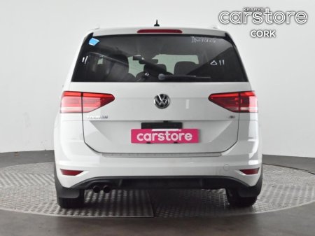 2016 Volkswagen Touran - view 4