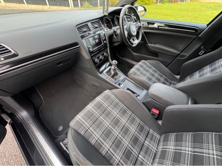 2017 Volkswagen Golf - thumbnail 3